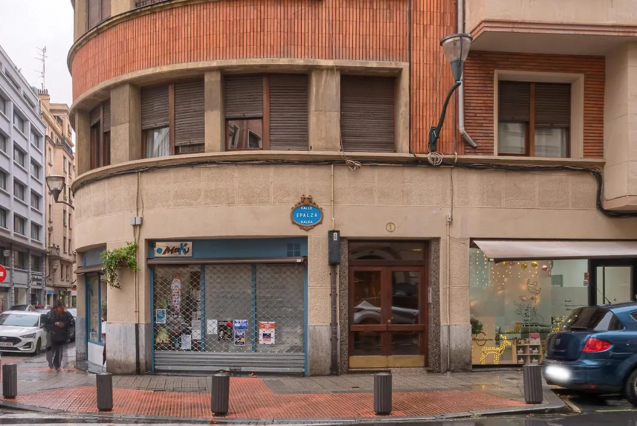 Encanto Y Confort En Calle Epalza - Tu Familia En El Corazon De Bilbao Spain